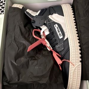 Off-White high top size 42 (US 9)